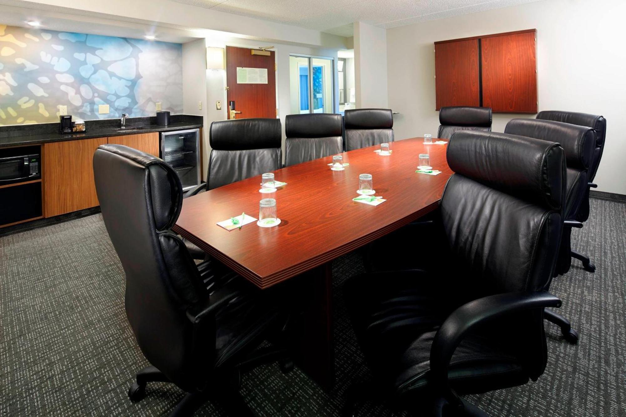 Courtyard By Marriott Lansing Hotell Eksteriør bilde