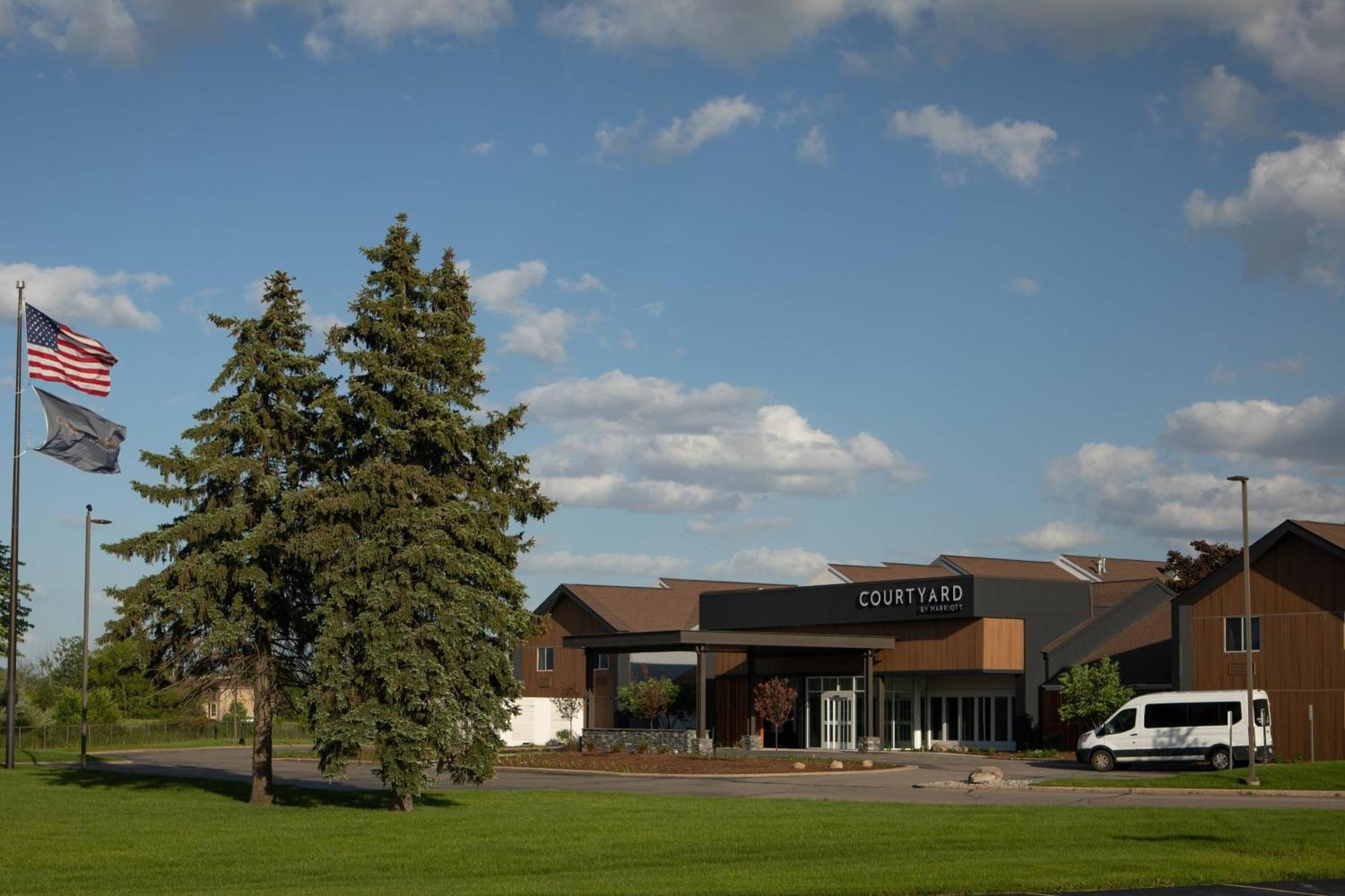 Courtyard By Marriott Lansing Hotell Eksteriør bilde