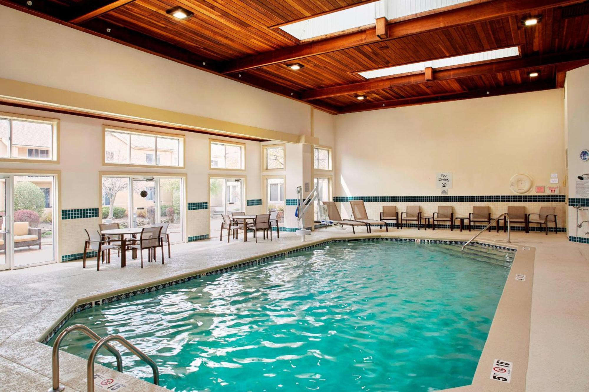 Courtyard By Marriott Lansing Hotell Eksteriør bilde