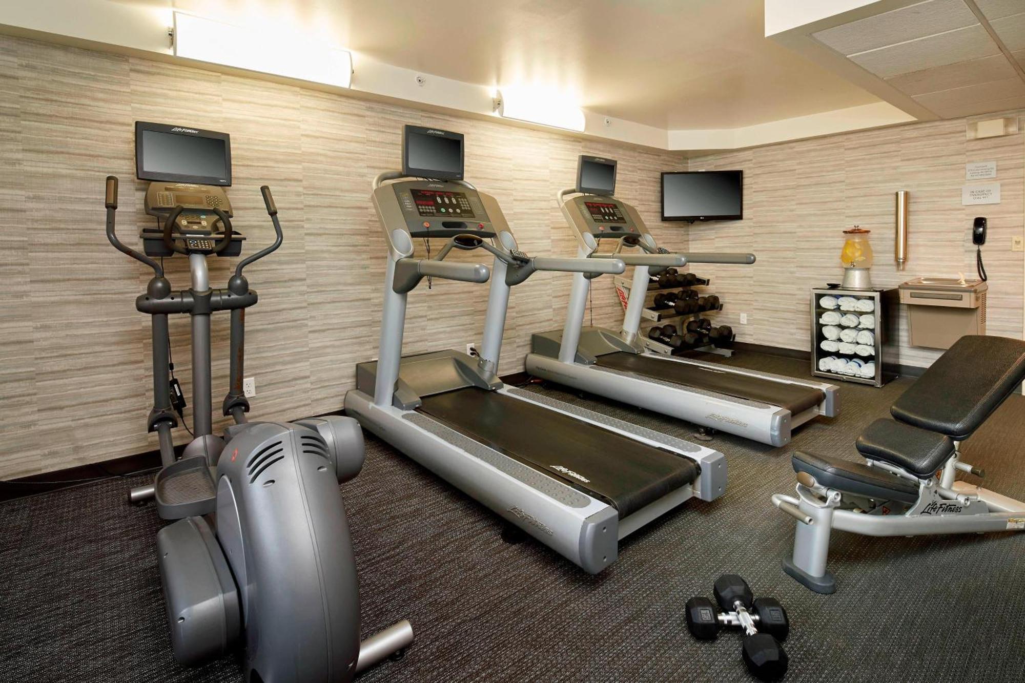 Courtyard By Marriott Lansing Hotell Eksteriør bilde