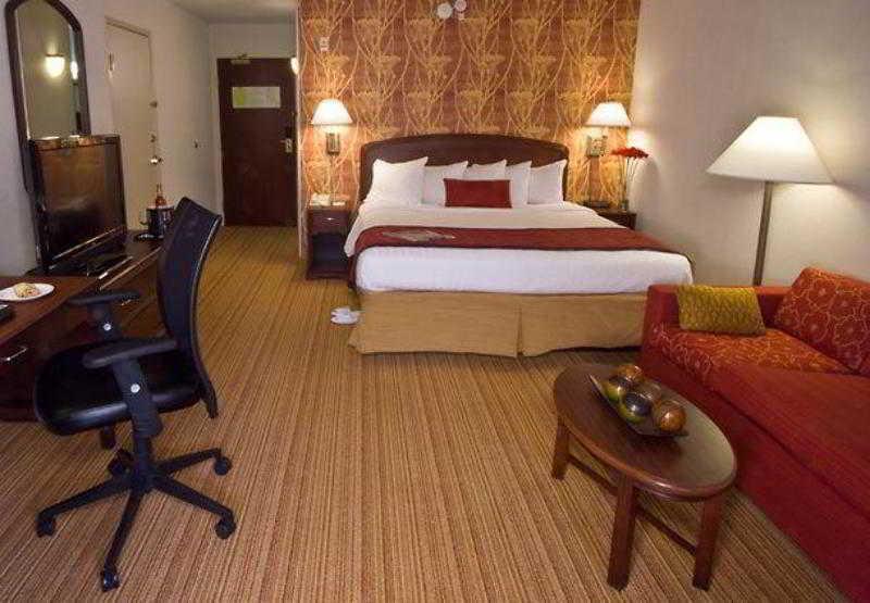 Courtyard By Marriott Lansing Hotell Rom bilde