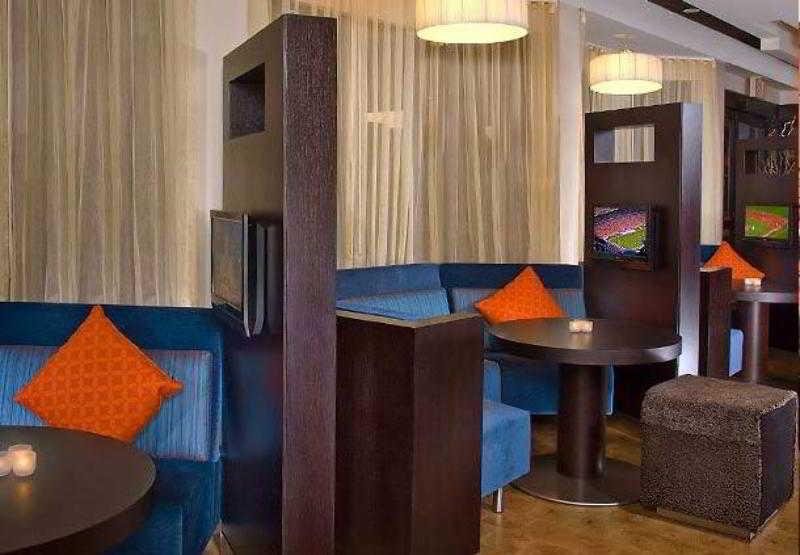 Courtyard By Marriott Lansing Hotell Restaurant bilde